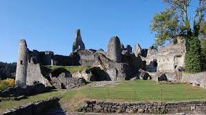 ruines montaigne chateau